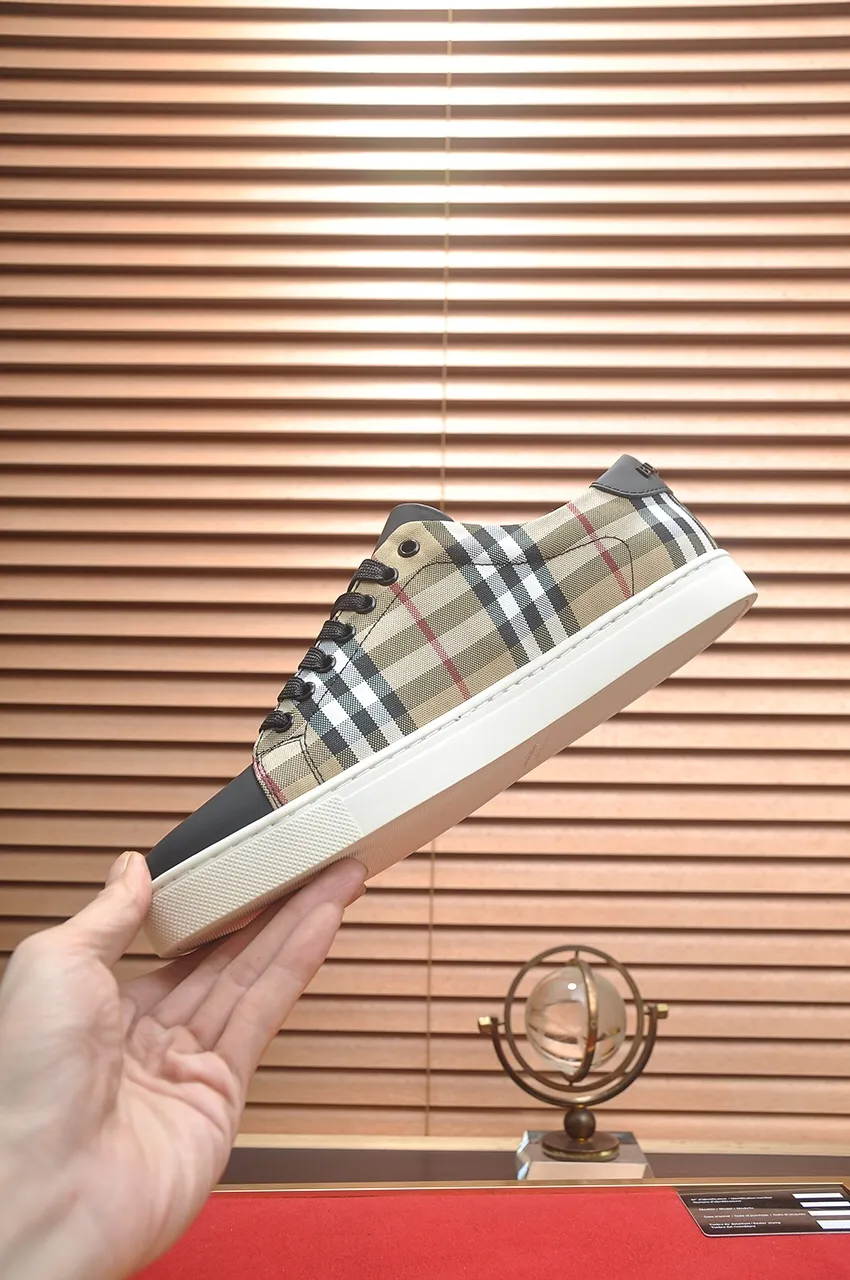 Men's shoes💰480💶[Burberry] (cowhide lining) classic low-top sneakers｜Imported cowhide with classic plaid fabric｜Cow leather lining｜Original outsole｜Fine workmanship and comfortable to wear Size: 38-44 (customized at 45)